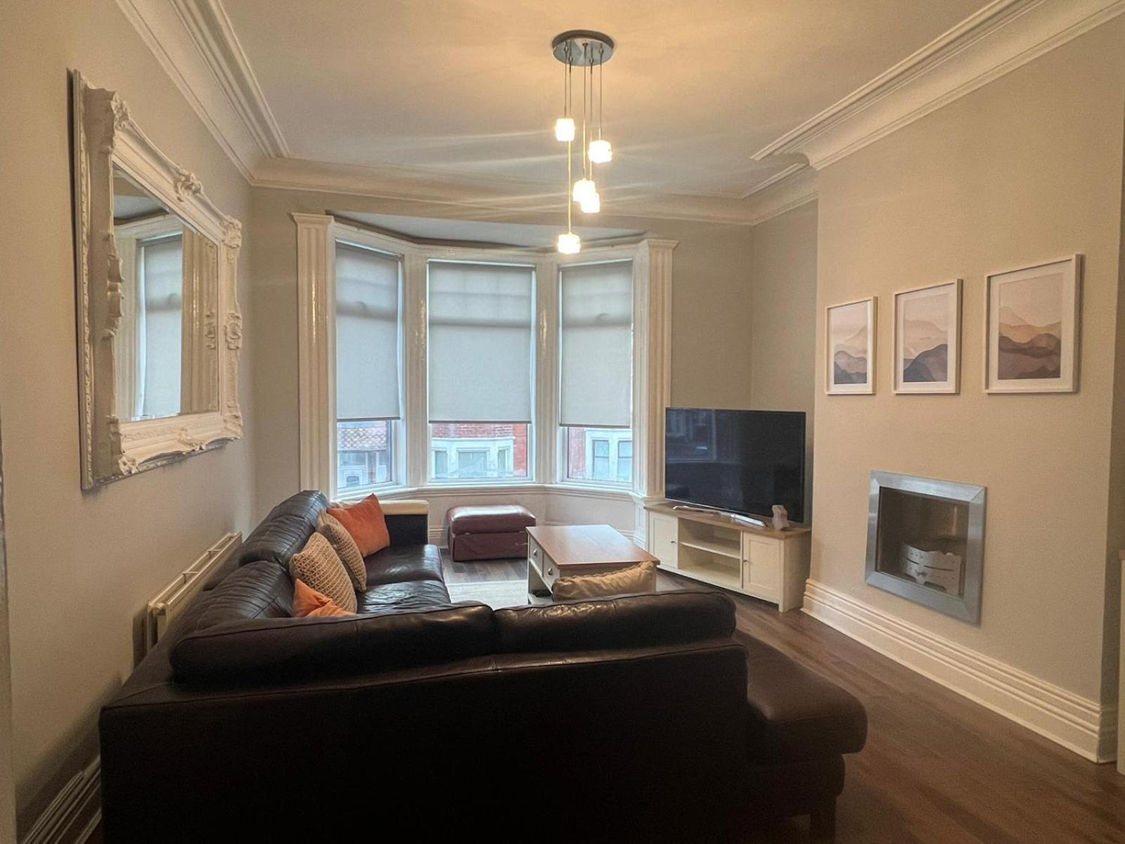 3 Bedroom Property Close To Beach 사우스실즈 외부 사진