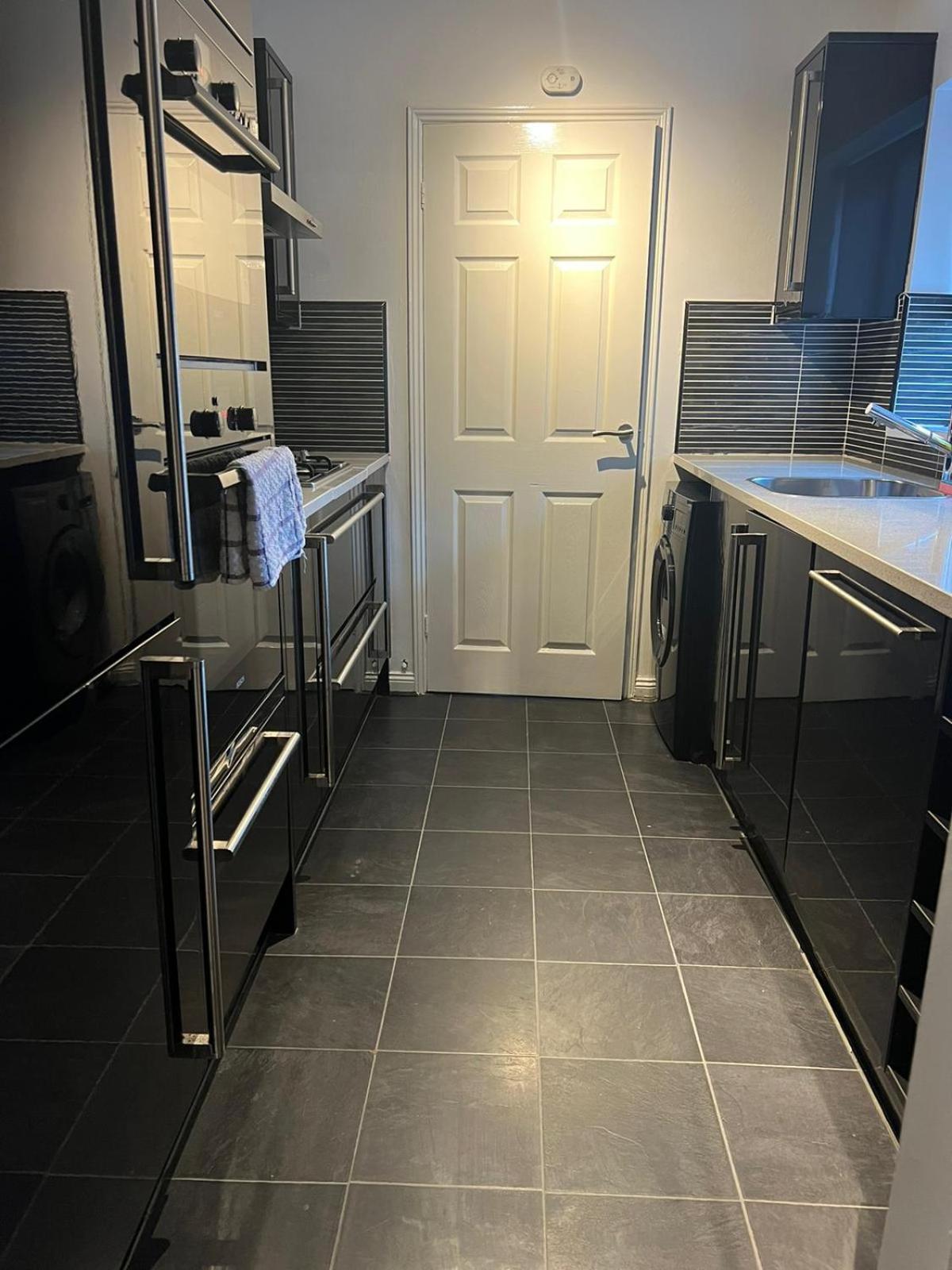 3 Bedroom Property Close To Beach 사우스실즈 외부 사진